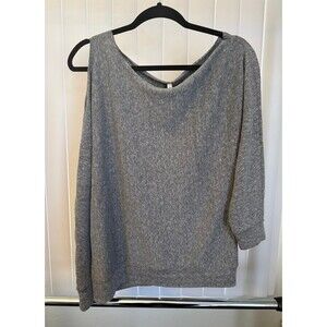NWT Women’s Lanston Heather Gray One /Off
Shoulder Sweater Size Medium